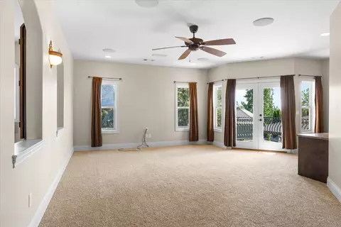 Living - 888 Arrowhead Trl, Eagle Point, OR 97524 photo 3 of 4