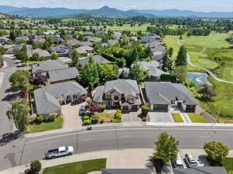 View/Area - 888 Arrowhead Trl, Eagle Point, OR 97524 photo 2 of 4