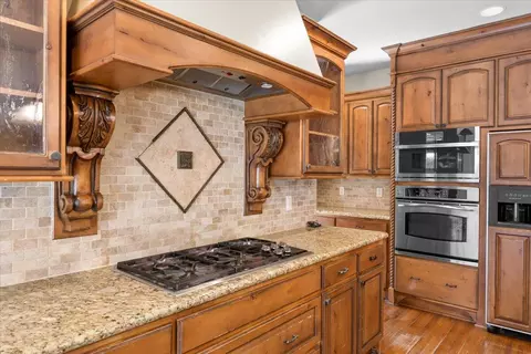 Kitchen - 888 Arrowhead Trl, Eagle Point, OR 97524 photo 4 of 4