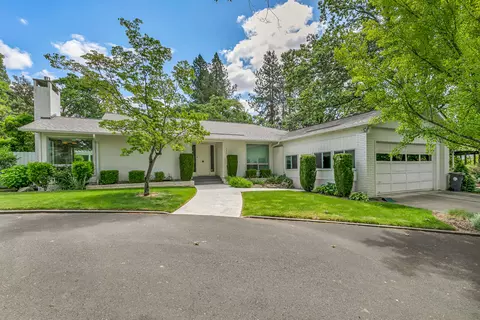 242 Valley View Dr, Medford, OR 97504