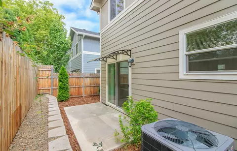 Exterior - 404 Oak St, Phoenix, OR 97535 photo 2 of 3