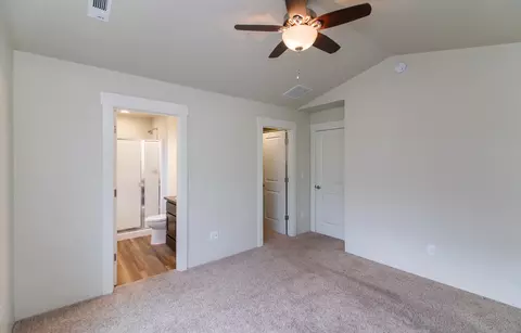 Bedroom - 404 Oak St, Phoenix, OR 97535 photo 2 of 5