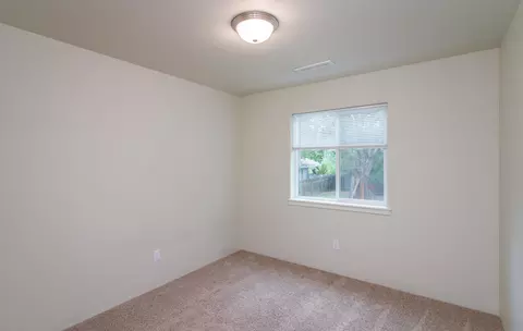 Bedroom - 404 Oak St, Phoenix, OR 97535 photo 3 of 5