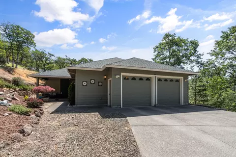 314 Tomahawk Rd, Jacksonville, OR 97530
