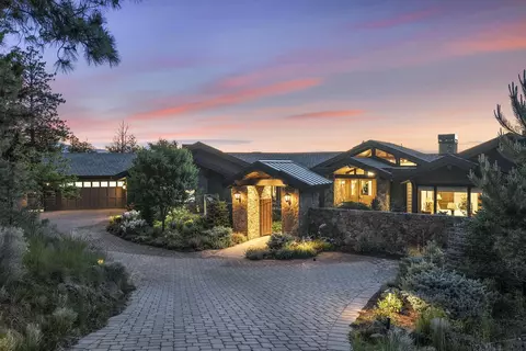 3481 NW Greenleaf Way, Bend, OR 97703