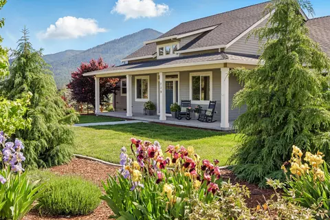 239 China Gulch Rd, Jacksonville, OR 97530