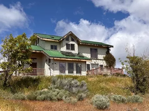 451 Eagle Claw Dr, Klamath Falls, OR 97603