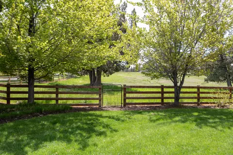 23030 Bear Creek Rd, Bend, OR 97701 photo 40