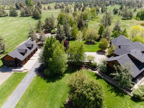 23030 Bear Creek Rd, Bend, OR 97701 photo 4