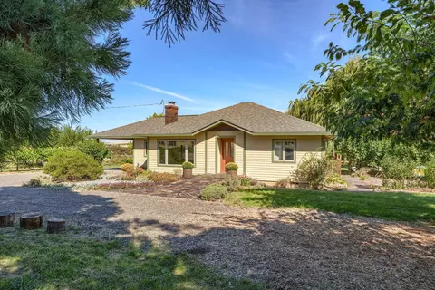 2045 E Main St, Ashland, OR 97520