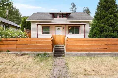 667 N Fifth Ave, Gold Hill, OR 97525