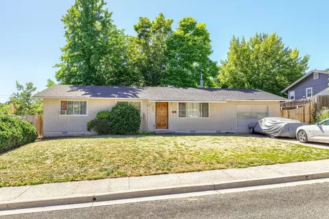 402 Placer St, Rogue River, OR 97537