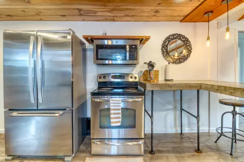 135 SE 4th St, Bend, OR 97702 photo 9