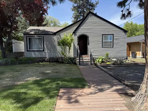 135 SE 4th St, Bend, OR 97702 photo 30