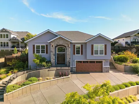 4768 Hathaway Dr, Medford, OR 97504