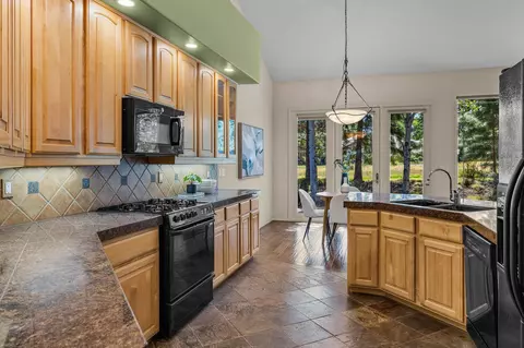 Kitchen - 19571 SW Simpson Ave, Bend, OR 97702 photo 2 of 2