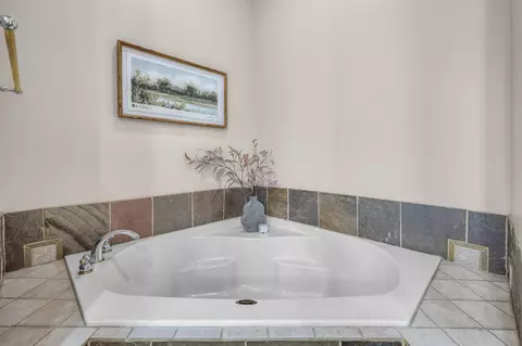Bath - 19571 SW Simpson Ave, Bend, OR 97702 photo 3 of 5