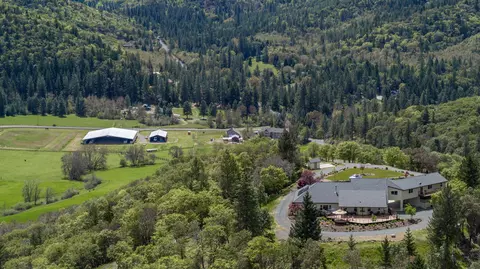 905 Sterling Creek Rd, Jacksonville, OR 97530
