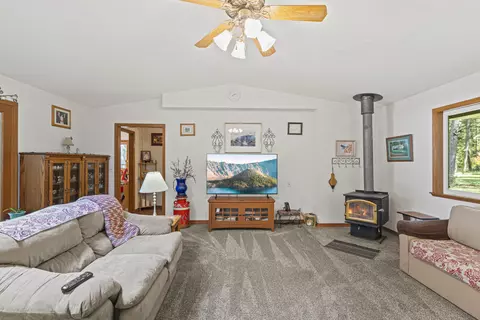 Living - 200 Cornett Ln, Cave Junction, OR 97523 photo 1 of 3