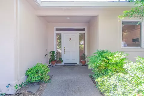 768 Fernwood Dr, Medford, OR 97504