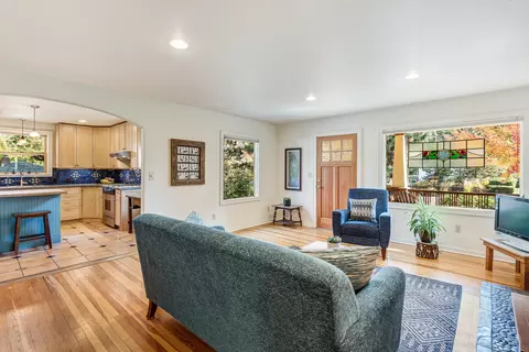 809 NE 9th St, Bend, OR 97701 photo 10