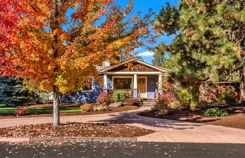 809 NE 9th St, Bend, OR 97701 photo 2