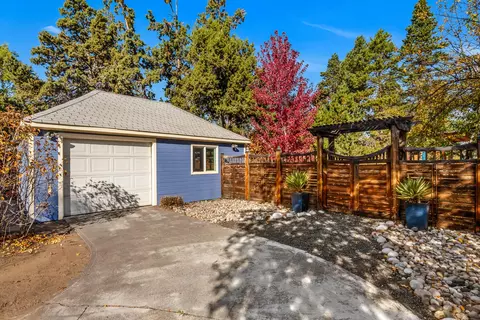 809 NE 9th St, Bend, OR 97701 photo 40