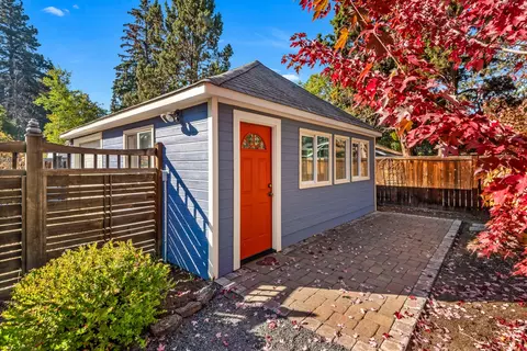 809 NE 9th St, Bend, OR 97701 photo 33