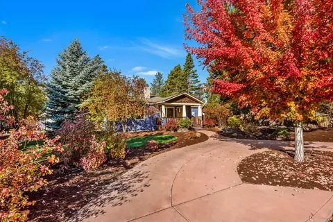 809 NE 9th St, Bend, OR 97701 photo 3