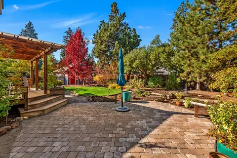 809 NE 9th St, Bend, OR 97701 photo 29