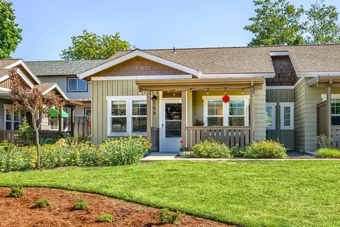 158 Mountain View Dr, Ashland, OR 97520