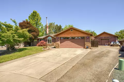 254 Summer Glen Ct, Central Point, OR 97502