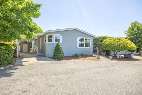 2371 Ryan Ct, Grants Pass, OR 97527