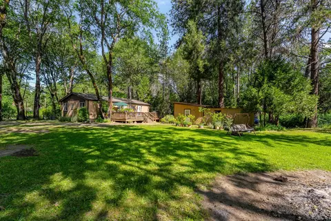749 Plumtree Ln, Grants Pass, OR 97526
