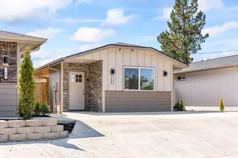 748 SW Madison St, Madras, OR 97741