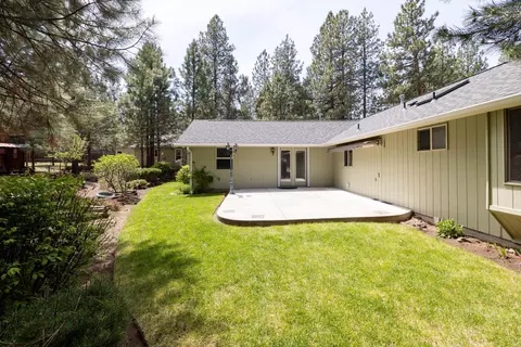 Exterior - 19683 Platinum Way, Bend, OR 97702 photo 6 of 18