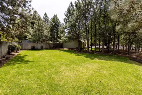 Exterior - 19683 Platinum Way, Bend, OR 97702 photo 9 of 18