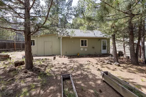 Exterior - 19683 Platinum Way, Bend, OR 97702 photo 14 of 18