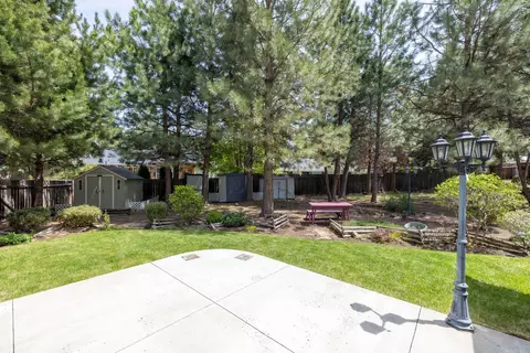 Exterior - 19683 Platinum Way, Bend, OR 97702 photo 8 of 18