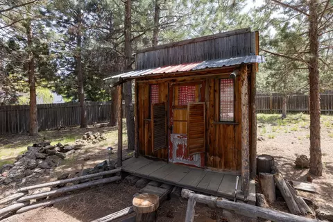Exterior - 19683 Platinum Way, Bend, OR 97702 photo 16 of 18