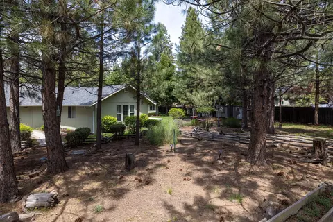 Exterior - 19683 Platinum Way, Bend, OR 97702 photo 13 of 18