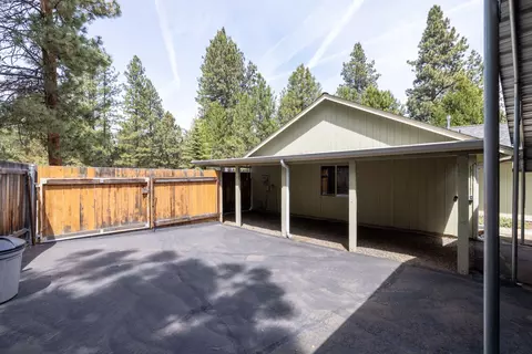Exterior - 19683 Platinum Way, Bend, OR 97702 photo 11 of 18