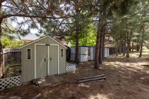 Exterior - 19683 Platinum Way, Bend, OR 97702 photo 15 of 18