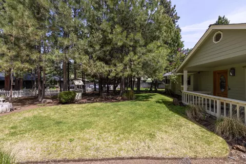 Exterior - 19683 Platinum Way, Bend, OR 97702 photo 3 of 18