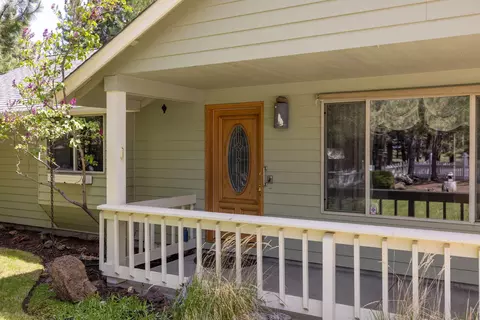 Exterior - 19683 Platinum Way, Bend, OR 97702 photo 2 of 18