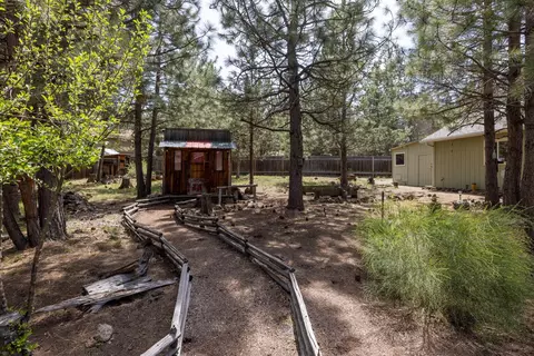 Exterior - 19683 Platinum Way, Bend, OR 97702 photo 12 of 18