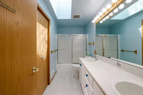Bath - 19683 Platinum Way, Bend, OR 97702 photo 1 of 3
