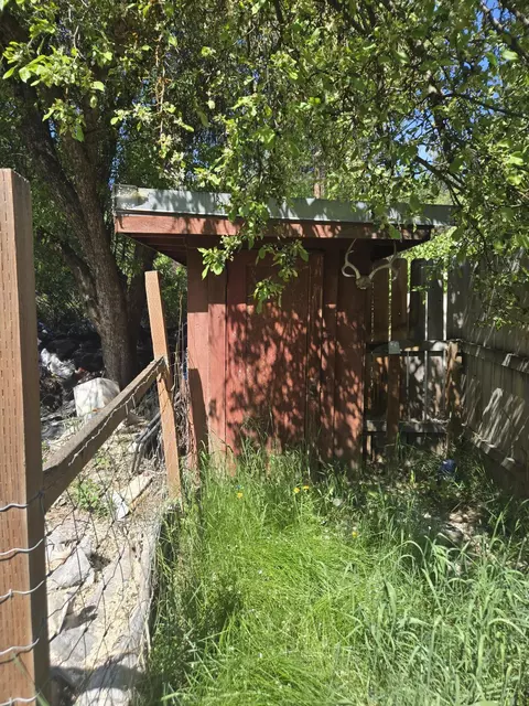 Exterior - 409 E Ash St, Chiloquin, OR 97624 photo 11 of 14