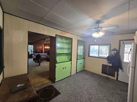 Entry Way - 409 E Ash St, Chiloquin, OR 97624 photo 1 of 3
