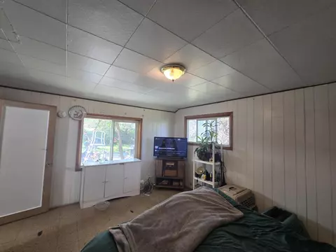Bedroom - 409 E Ash St, Chiloquin, OR 97624 photo 2 of 3